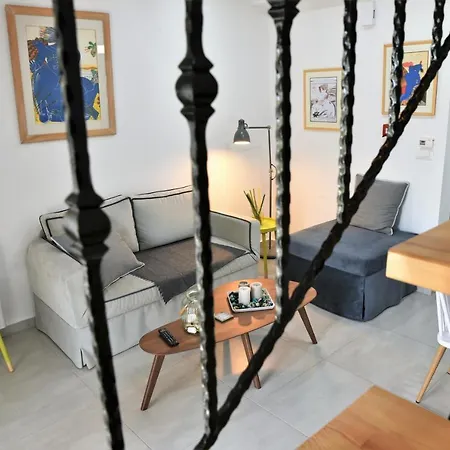 Messinian Horizons Apartment *